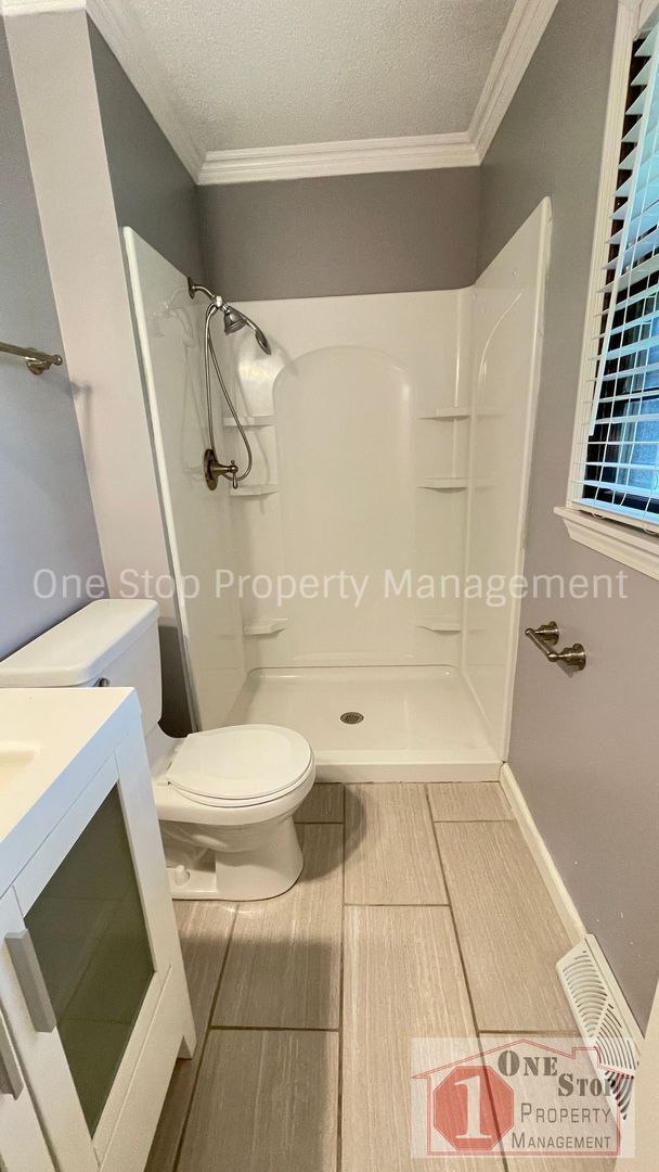Building Photo - 3 Bedroom, 2 Bathroom in Lee's Summit!