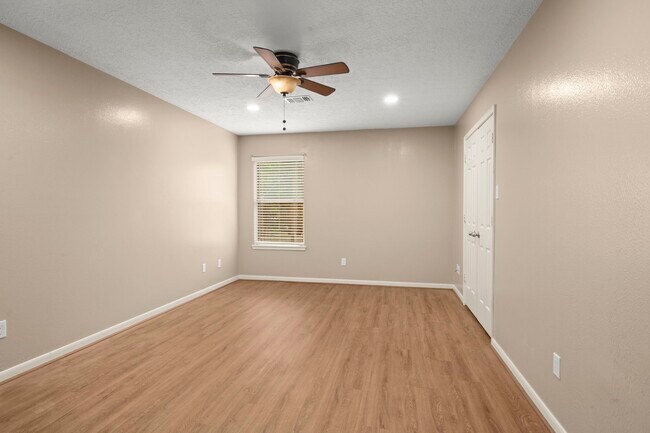 Building Photo - 17627 Macrantha Dr