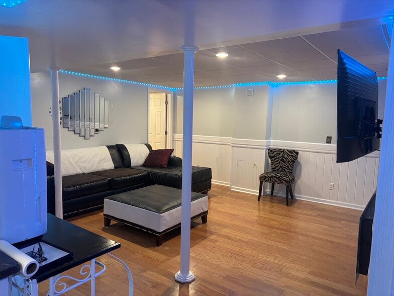 Building Photo - 7287 Dabney Ln