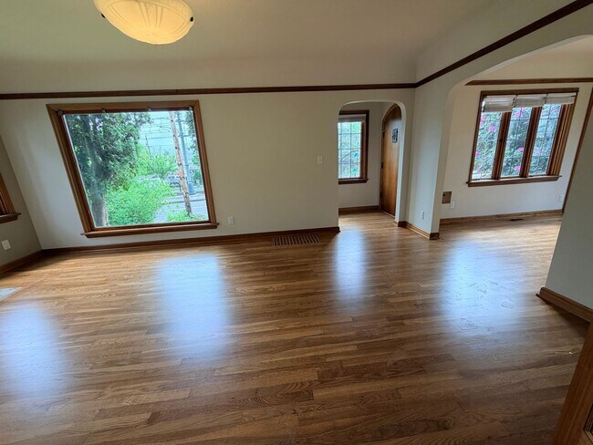 Building Photo - Newly Remodeled 3 bedroom/2 bath Craftsman in Kenton