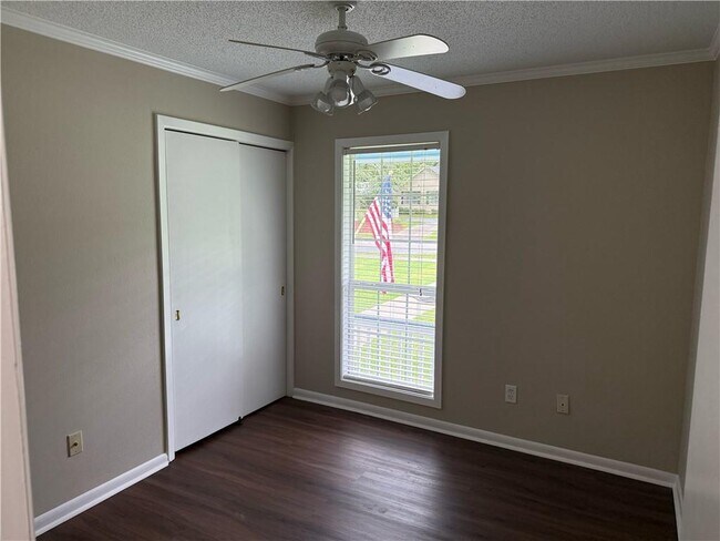Building Photo - 656 Fairhope Ave