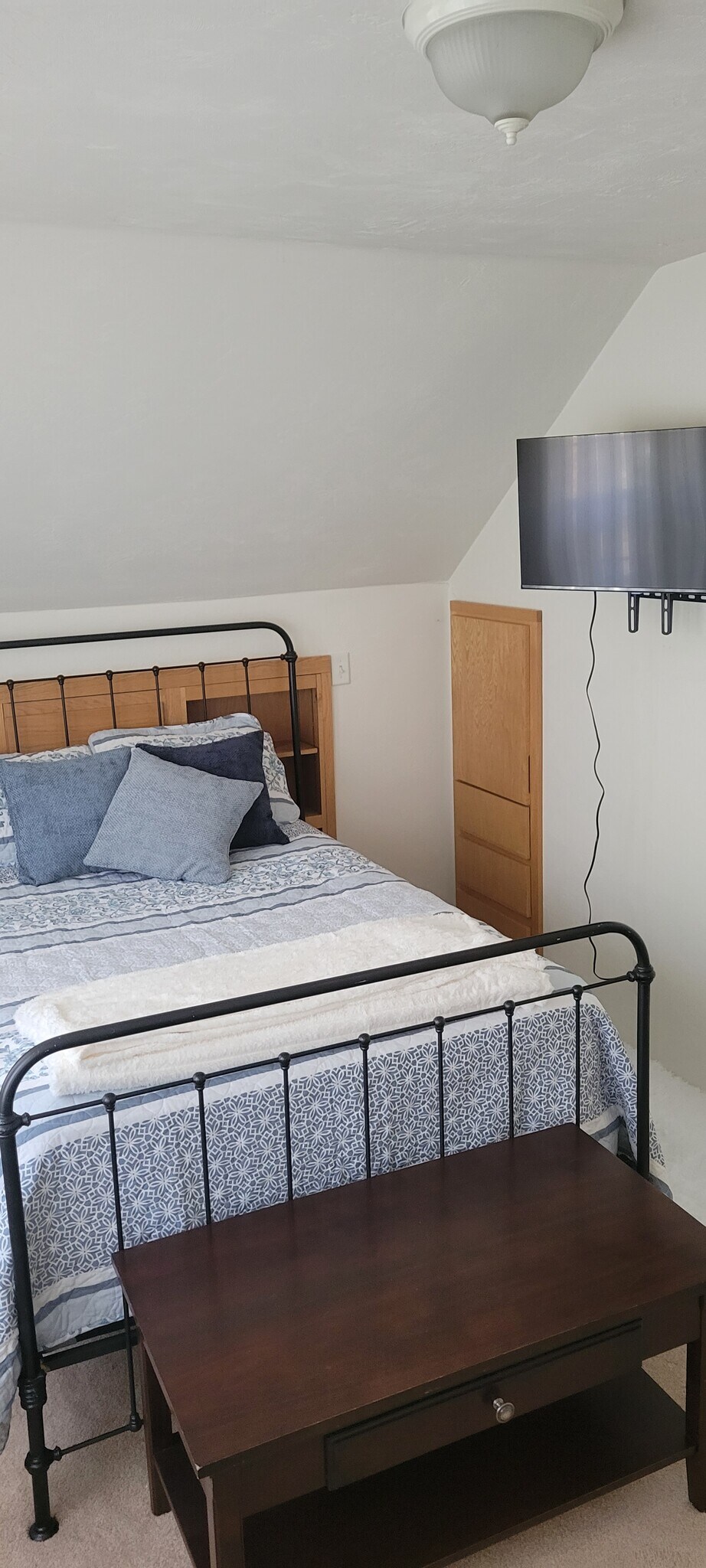 Building Photo - 1055 NE Grandview Dr