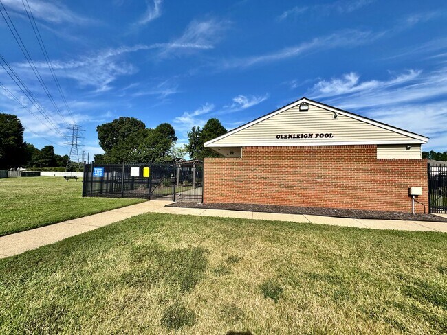 Building Photo - Glenleigh 1st-time Rental! Pet-Friendly, End-Unit Townhome, Cul-De-Sac with HUGE fenced backyard!