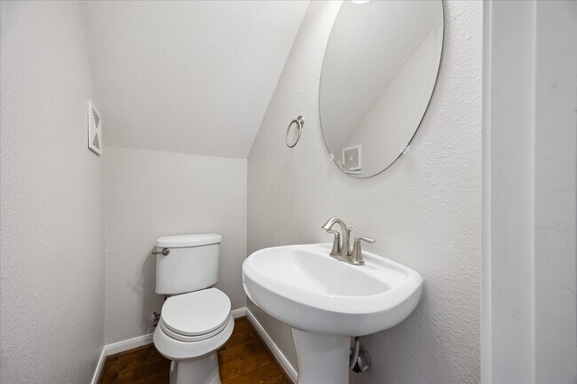 Building Photo - 5106 Pinemont Pl