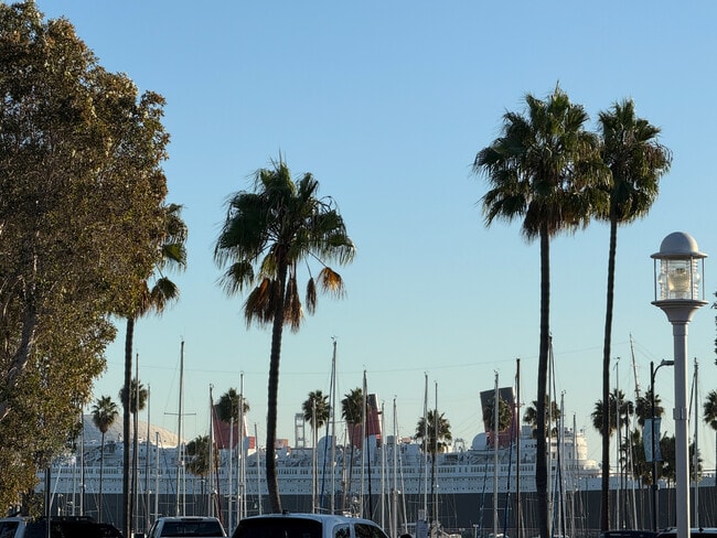 Building Photo - 250 Linden Ave