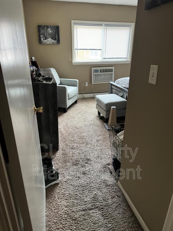 Building Photo - 713 W Church St