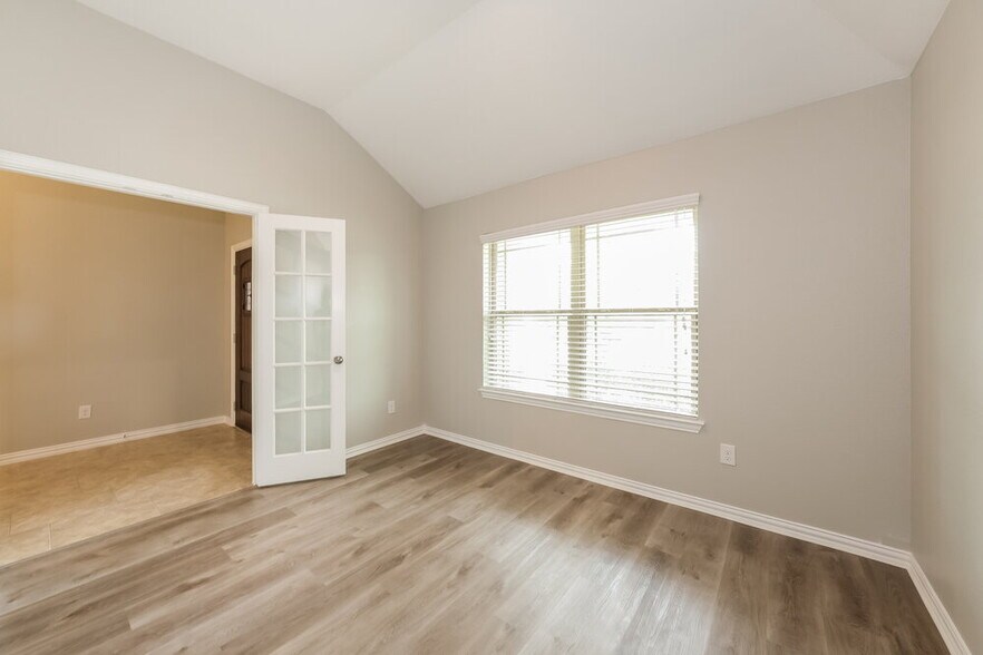 Building Photo - 1104 Wolcott Dr