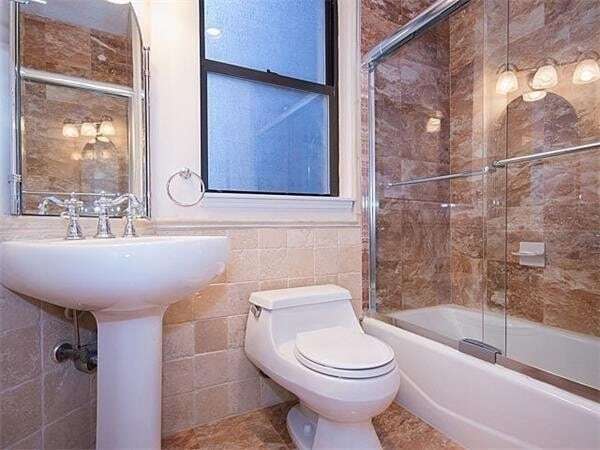 Building Photo - 451 Park Dr