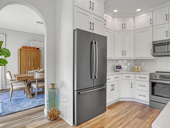 Building Photo - 2227 Ridgewood Cir