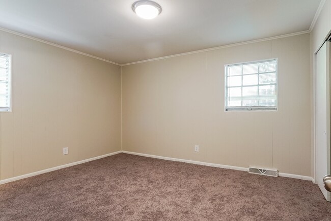 Building Photo - 2165 Circle Dr