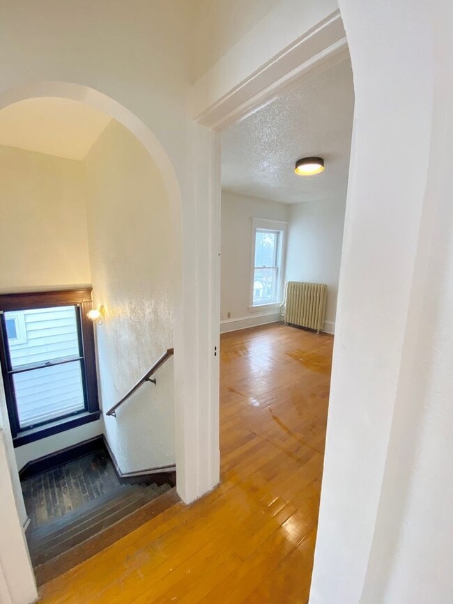 Building Photo - 835 Margaret St