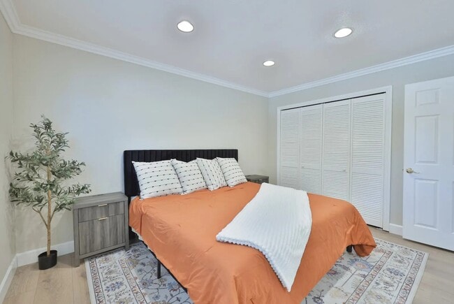 Building Photo - 235 Ginger Dr