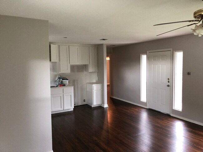 Building Photo - 6017 Sheridan Ave