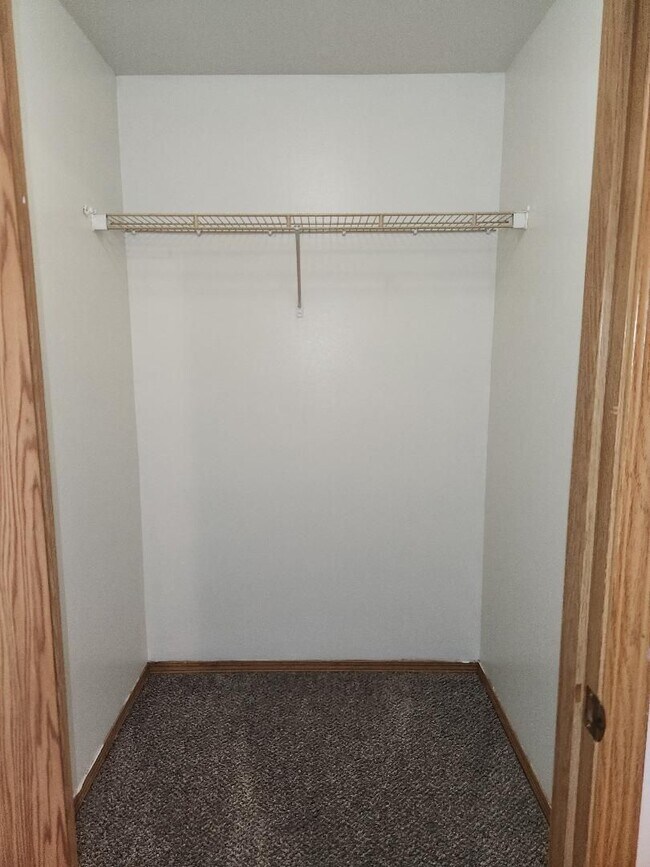 Building Photo - 3 Bdrm/2 Bath Single Level