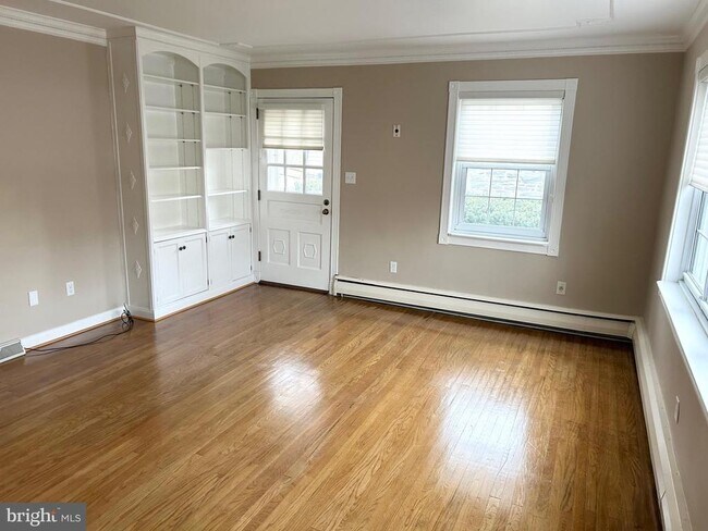 Building Photo - 1223 Drexel Ave