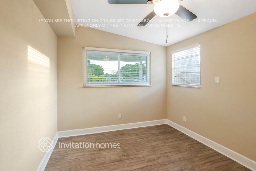 Building Photo - 1320 54th Ave N