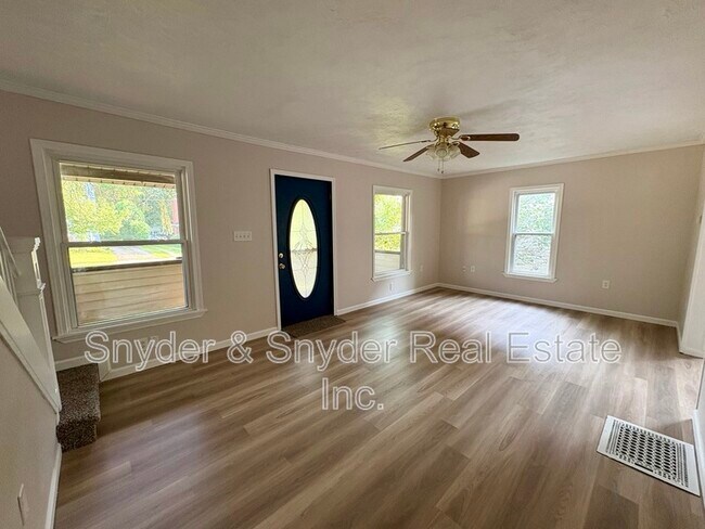 Building Photo - 605 Sackett Ave