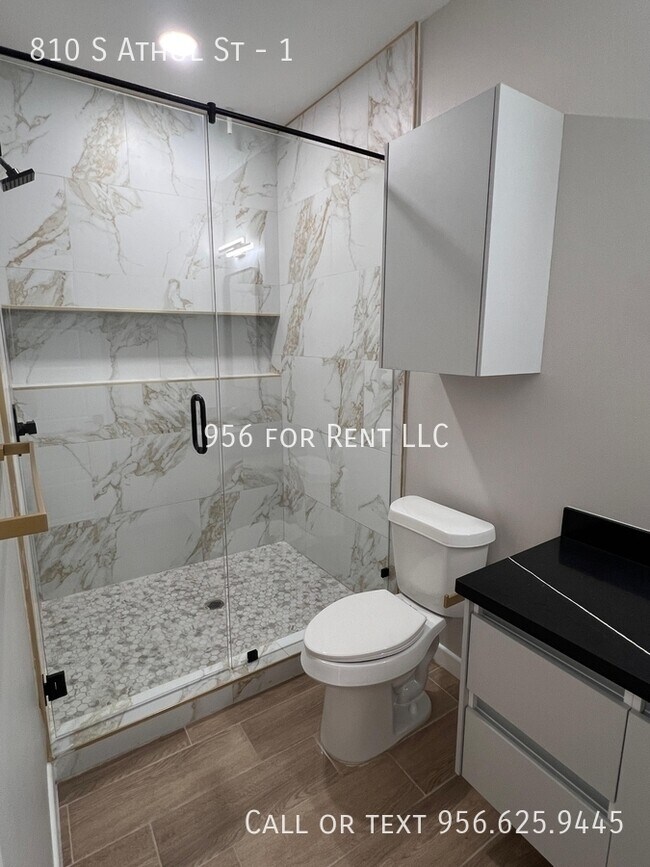 Building Photo - 810 S Athol St