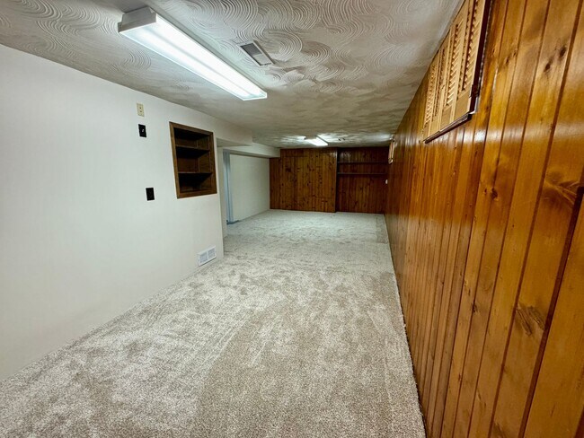 Building Photo - 3+ bed 2 bath house in south central Lincoln.