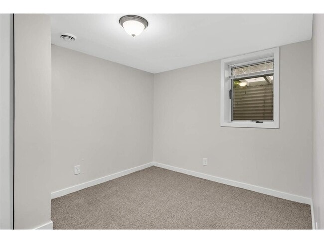 Building Photo - 2336 Ives Ln N