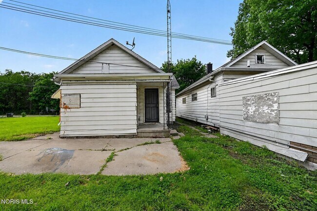 Building Photo - 2938 Chase St