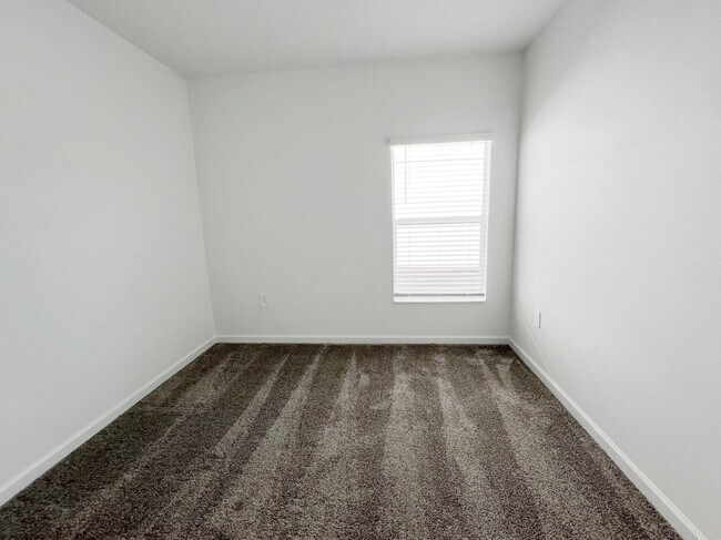 Building Photo - 317 Singing Sands Cir