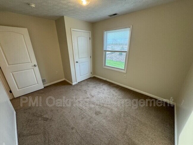 Building Photo - 121 Bruns Dr