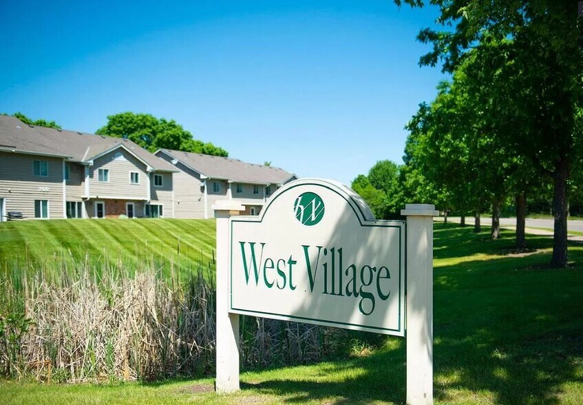 Building Photo - 720 W Village Rd