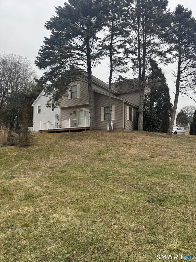 Building Photo - 7 Bittersweet Ln