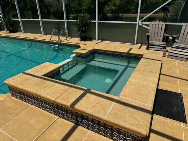 Building Photo - 4 bed 2bath with Pool
