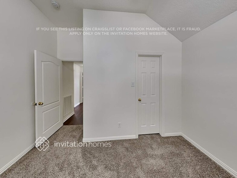 Building Photo - 1120 Sunset Lakes Dr