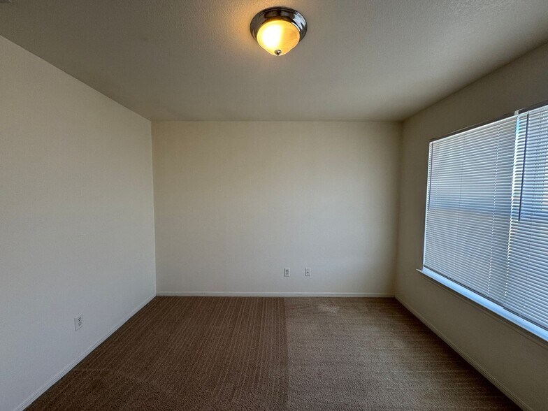 Building Photo - 805 Leifester Cir