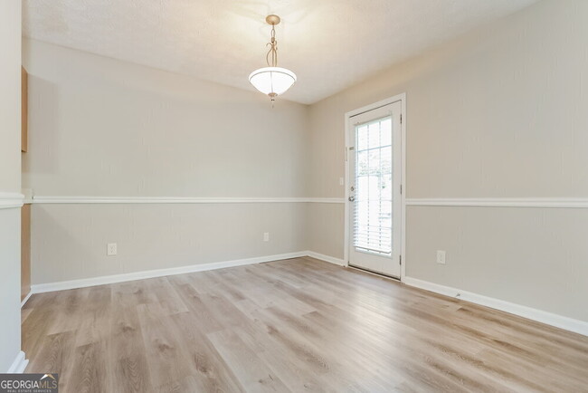 Building Photo - 6050 Flagstaf Walk