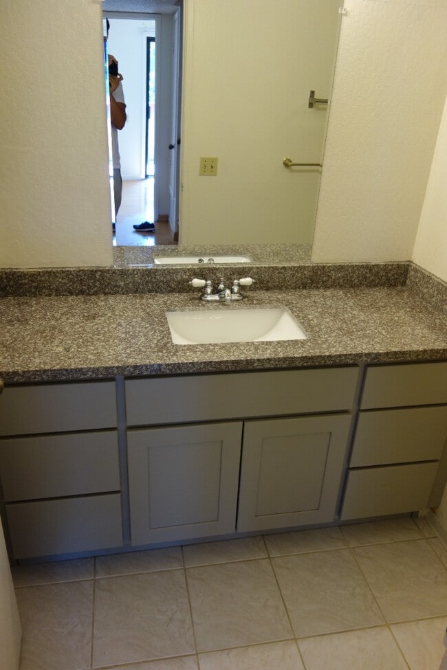 Building Photo - Bright 3-Bed condo with In-Unit Laundry, Pool Access, and Assigned Carport in Fremont