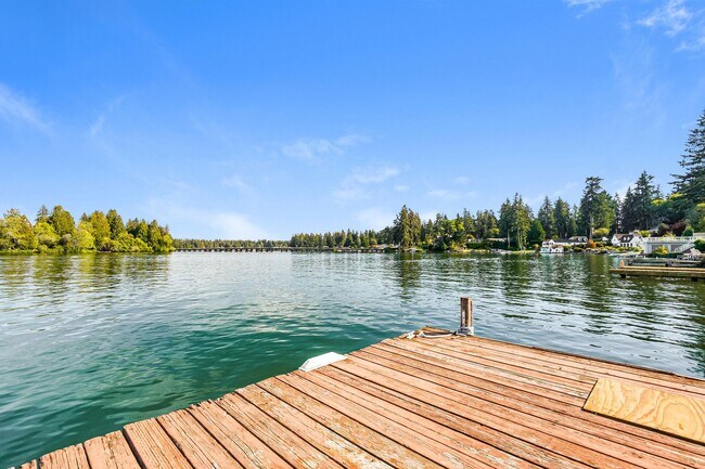 Building Photo - 9725-27 Lake Steilacoom Dr SW
