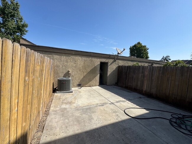 Building Photo - 10818 Rexbon Ct