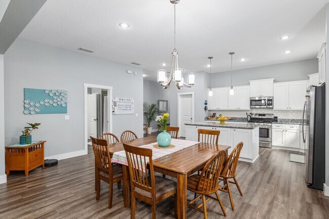 Building Photo - Stunning South Pointe 4/3 Home with Solar ...