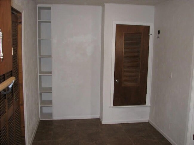 Building Photo - 6509 Skycrest Dr