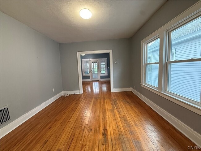 Building Photo - 526 Boyden St