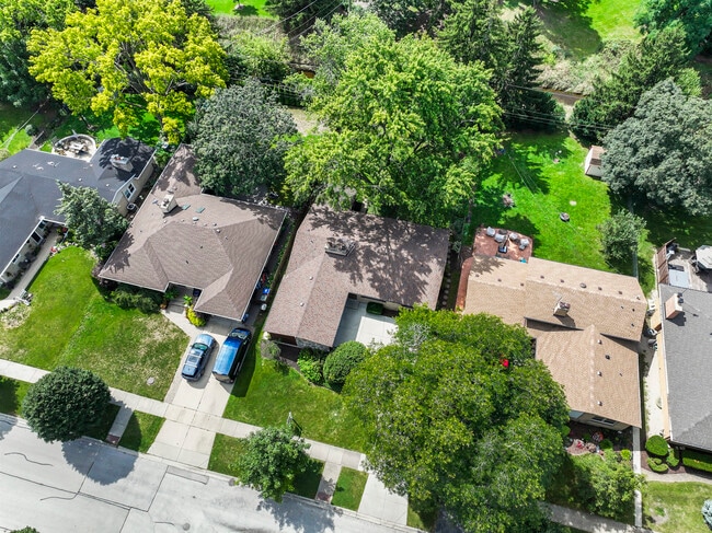 Building Photo - 407 E Berkshire Ln