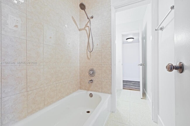 Building Photo - 889 Hamilton Dr