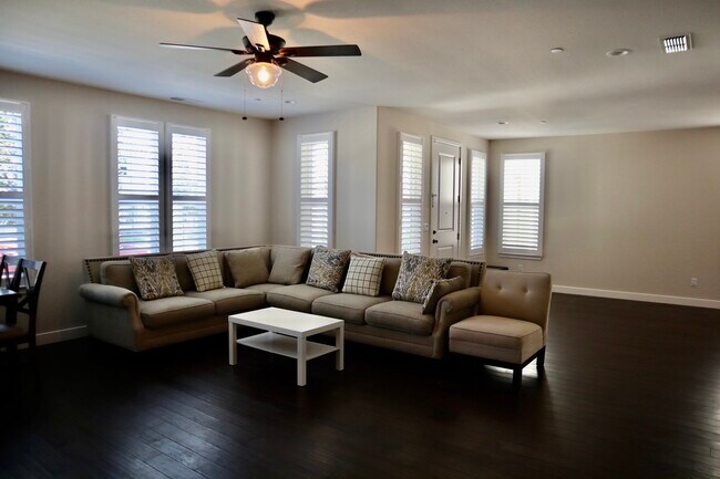 Building Photo - 3281 Crocker Dr