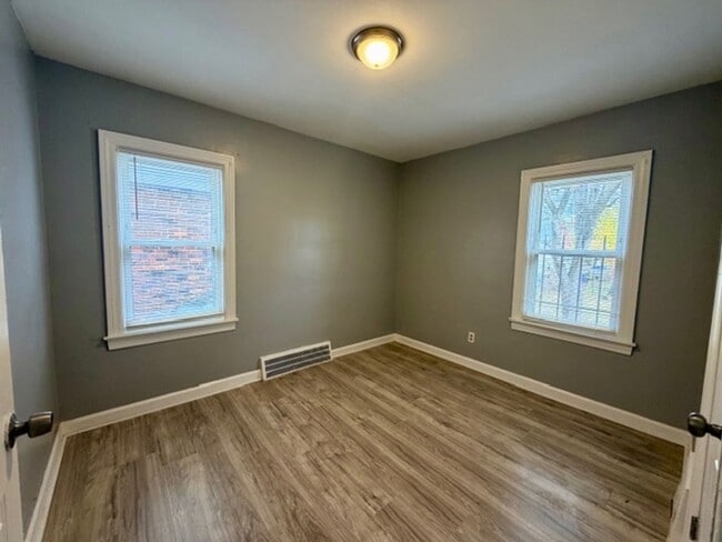 Building Photo - 3 Bedroom 1 Bath For Lease -Section 8 Ready