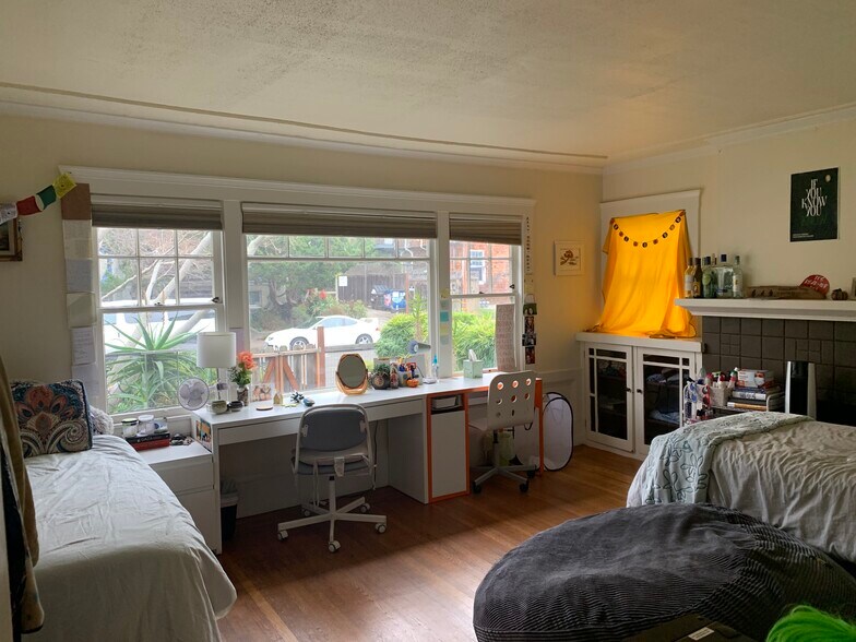 Primary Photo - 2542 Hillegass Ave