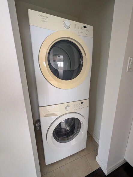 Building Photo - 5219 Packard St