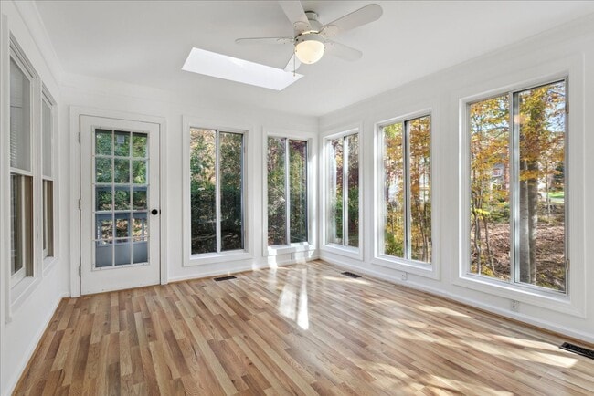 Building Photo - Kingsmill Gem