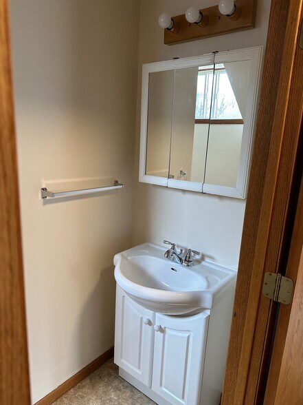 Bathroom - 924A W Blodgett St