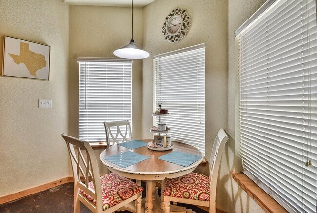 Building Photo - Modern 2 Bedroom, 2 Bath Multiplex Unit | Water + WiFi Included