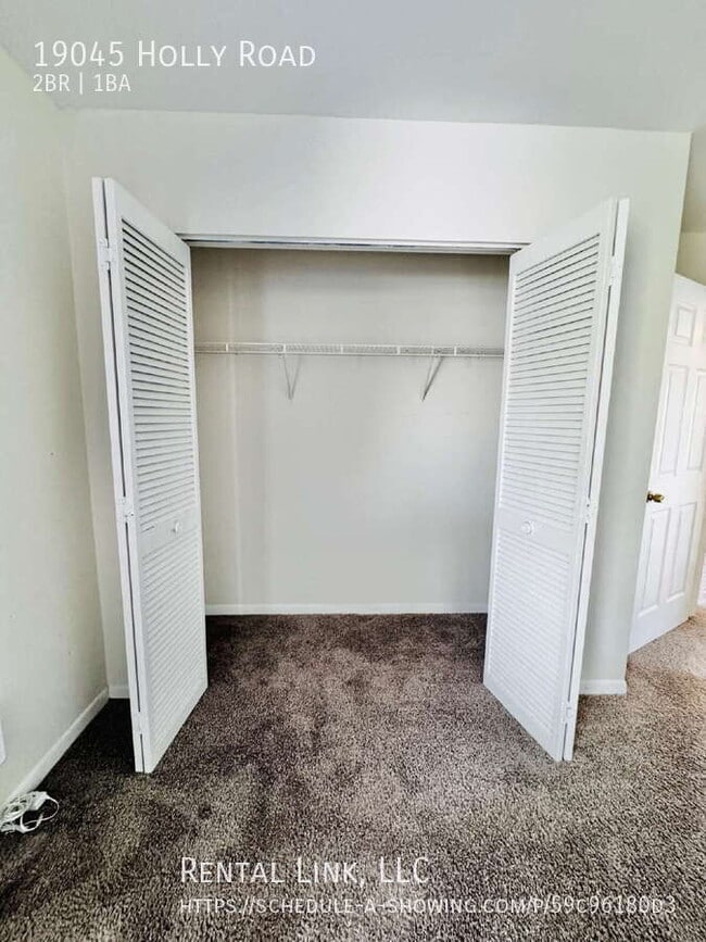 Building Photo - 19045 Holly Rd