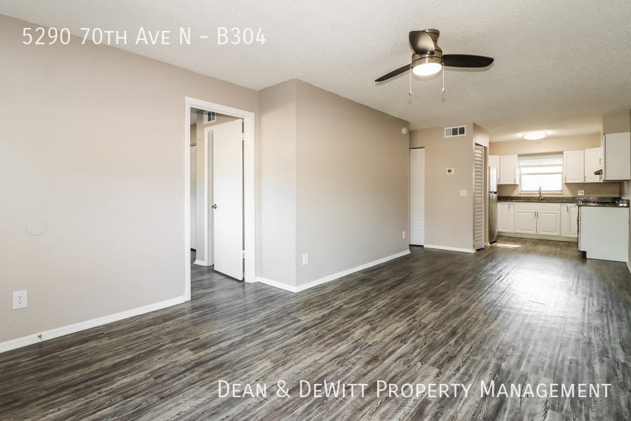 Building Photo - 2 Bed/1 Bath - Unit B304